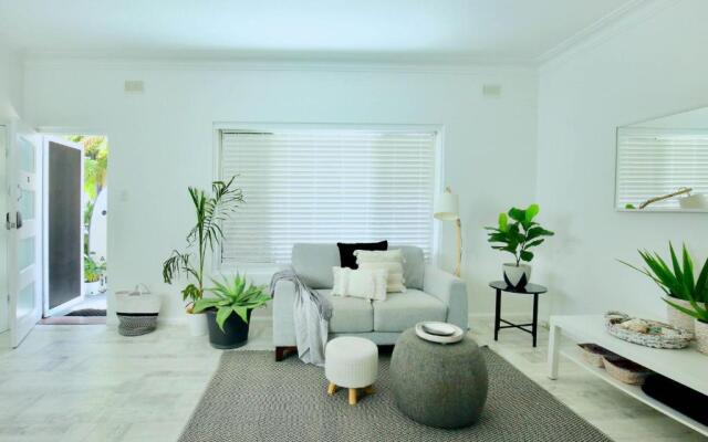 Beautifully renovated quiet unit in Cronulla