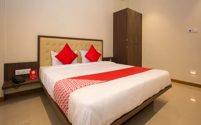 OYO 11483 Hotel Oakwood