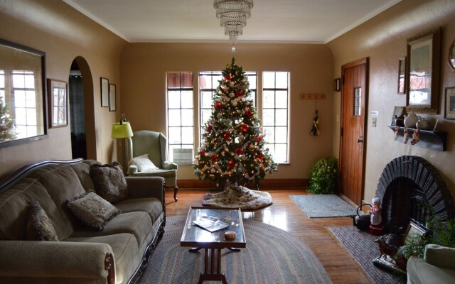 Maple Street Bed and Breakfast LLC