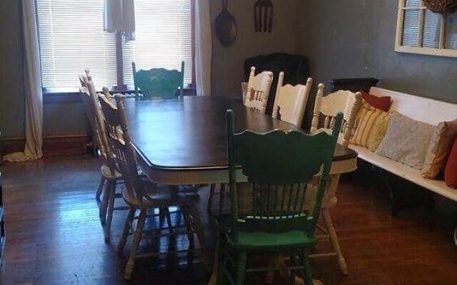 Hatfield McCoy House Inn