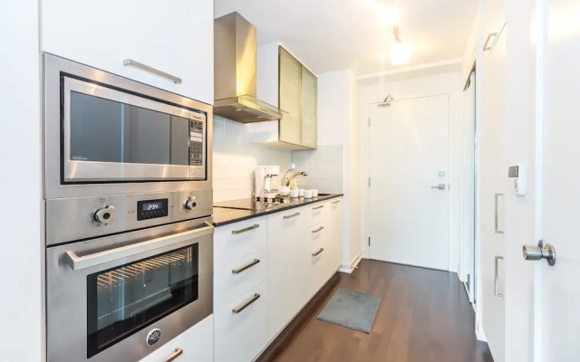 New!! Couples Retreat.luxury Condo.central