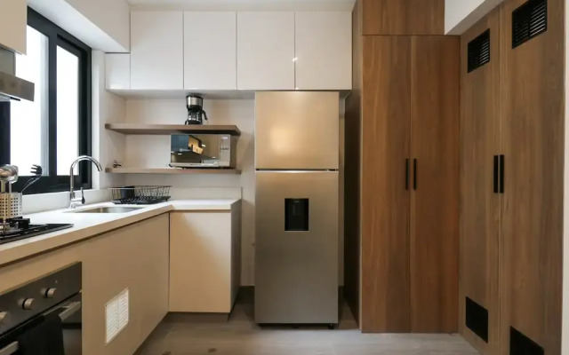 w Grandiose Duplex w Modern Deco in Miraflores