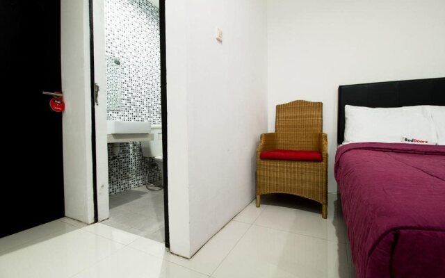 RedDoorz Apartment @ Cilandak
