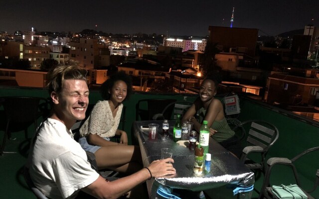 Amuse Guest House - Hostel