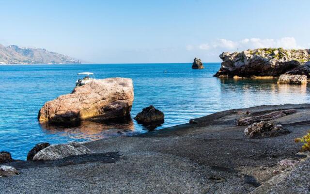 Agatha House Taormina-with Private Beach