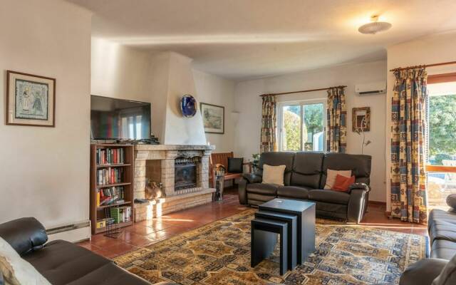 Cozy Villa in Albufeira With Swimming Pool