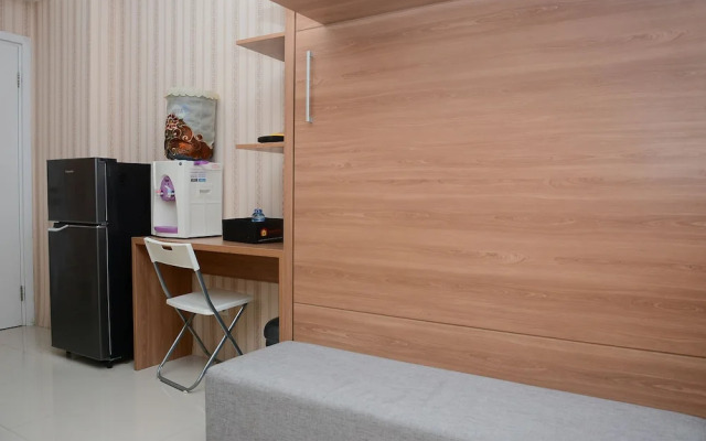 Functional Studio Green Pramuka Apartment near Shopping Center