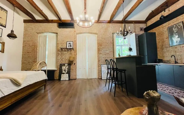 Writer's Loft w/ workspace-get inspired by comfort
