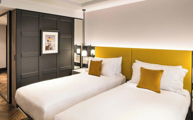 The Dixon, Autograph Collection