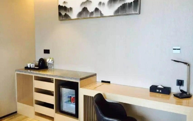 Elegance Hotel