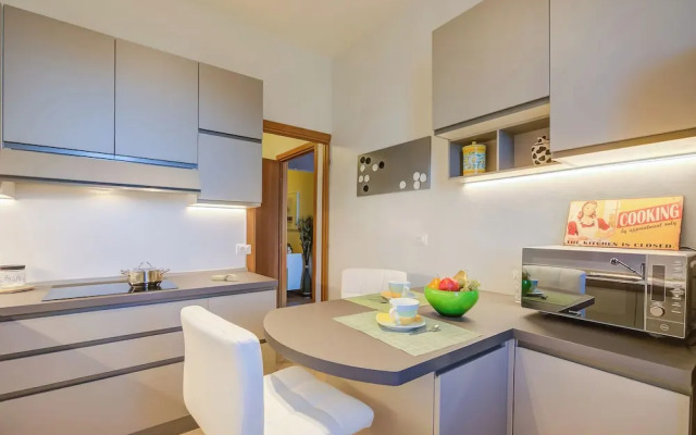 Alelu Classy And Chic Stresa Center