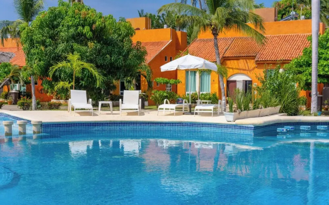 Family Condo with 3 BDR Pool & Hot tub