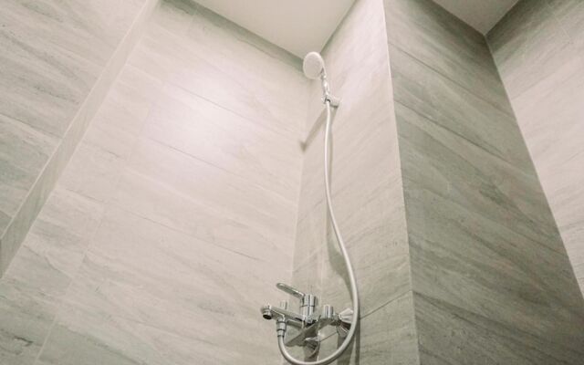 Homey And Comfy Studio Collins Boulevard Apartment