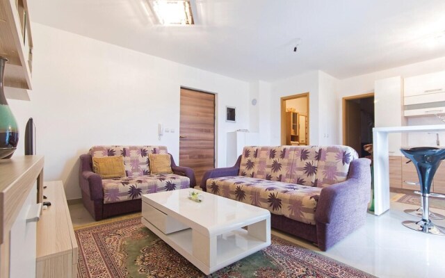Stunning Home in Fondole With Jacuzzi, Wifi and 1 Bedrooms