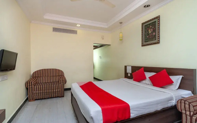 OYO 10807 Hotel Auro