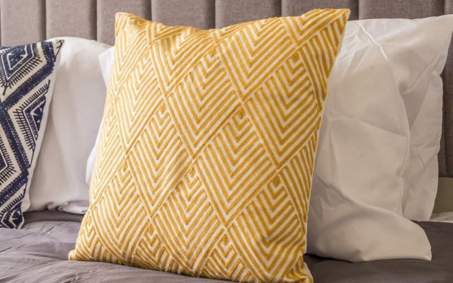 FRONTDESK Main & Clay Apts Butcḣertown Louisville