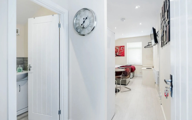 Bedford Hospital Studio Apartment - Victoria D