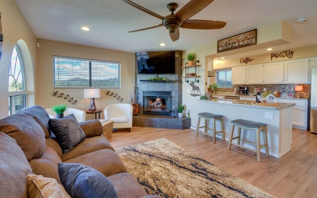 5 Mi to Dtwn Prescott: Home w/ Deck & Mtn Views