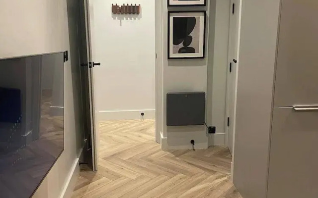 Nw119sg-modernapt-2guests-2br-1minhighstreet