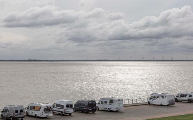 107-2 Neptun mit Meerblick