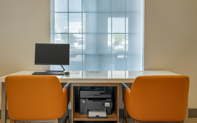 HOLIDAY INN EXPRESS & SUITES INDIANAPOLIS - EAST by IHG