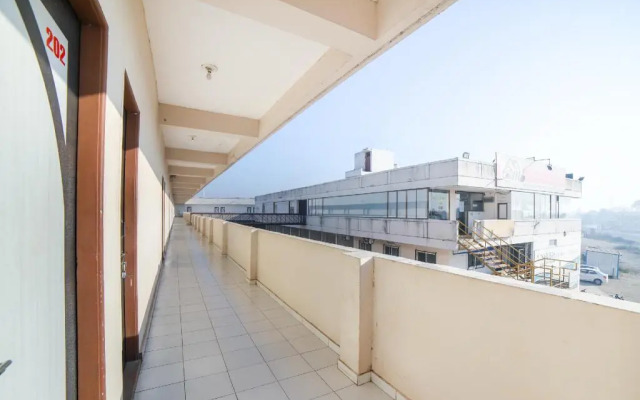 Om Restaurant And Guest House by OYO Rooms