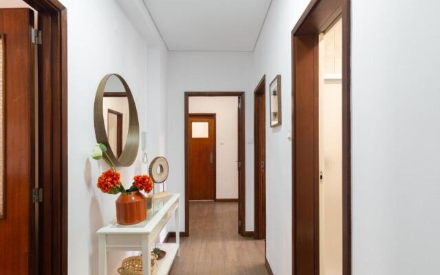 Deluxe Bright Flat with Netflix by Host Wise