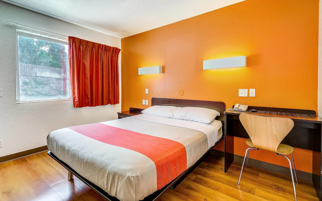 Motel 6 Thornton, CO