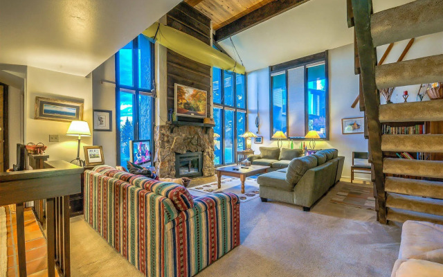 Hillsider by Retreatia