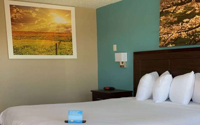 Days Inn & Suites by Wyndham Springfield on I-44