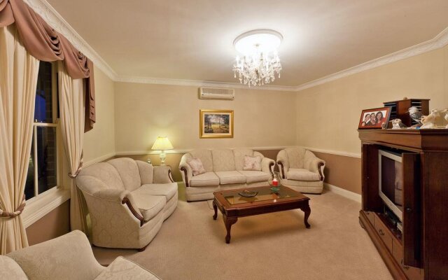 Plumes on the Green Boutique Bed & Breakfast