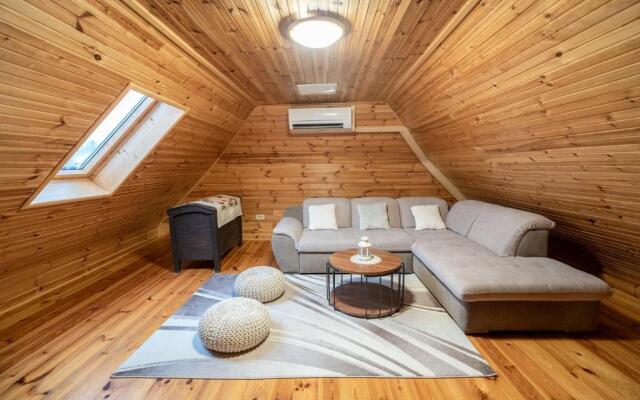 Chalet Markoci With Hot Tub