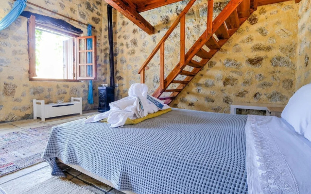 Inviting Villa In Palaiochora With Sea And Mountain Views