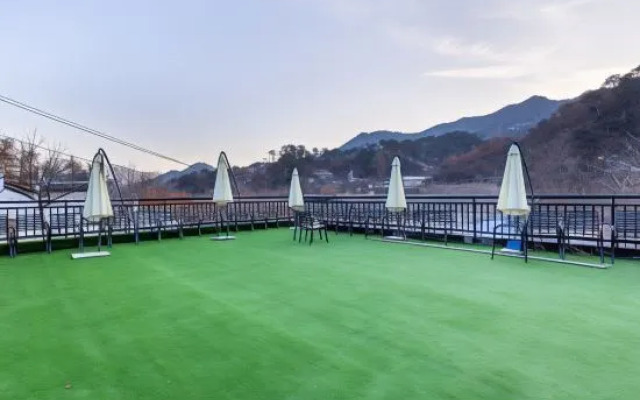 Shiyue Shanman Garden Hot Spring Resort Hotel