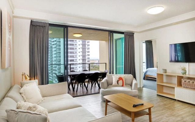 Broadbeach on the Park 2 Bedroom Apartment