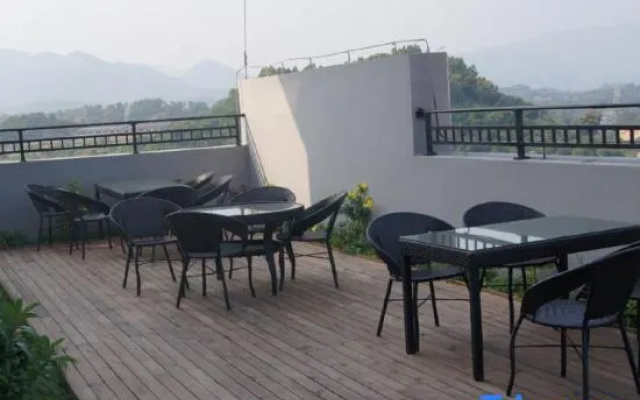 Weiyuan River International Hotel