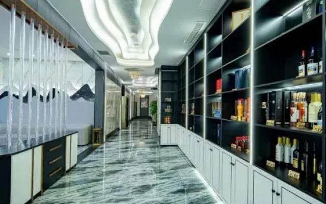 One three Grand Hotel