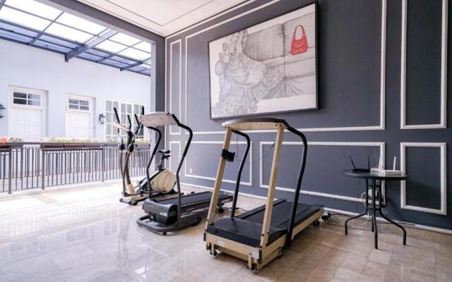 RedDoorz Premium near RS Pondok Indah