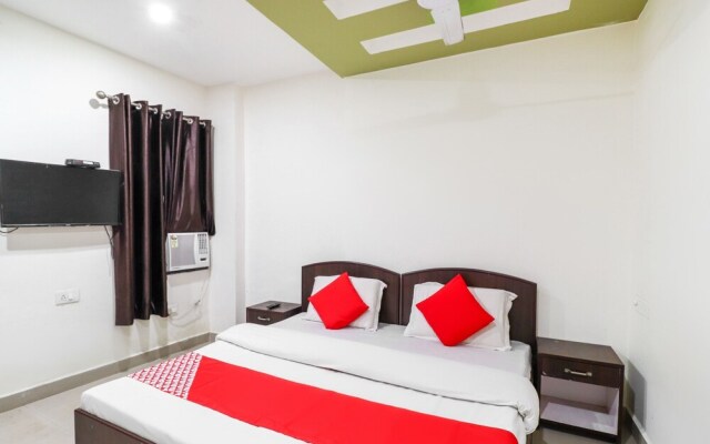 OYO 62748 Hotel Zeenat