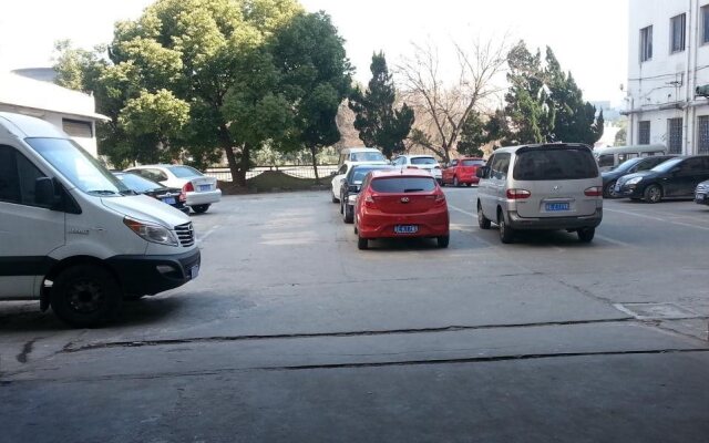 Super 8 by Wyndham Kunshan Bai Lu Zhong Lu