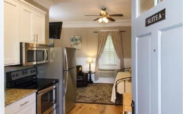 The Palmetto House Inn