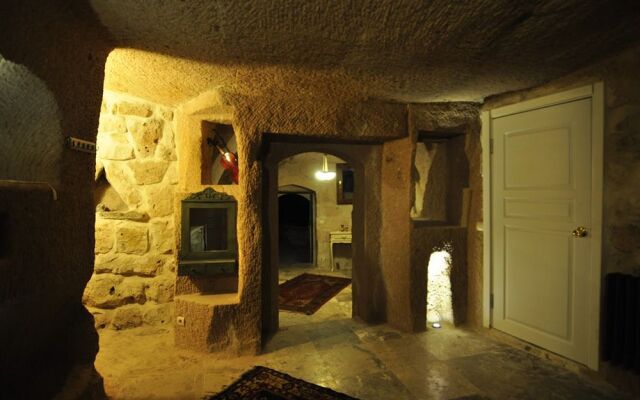 AkCave Suites and Resort
