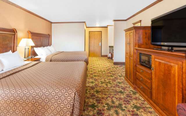 Ramada by Wyndham Mackinaw City Waterfront