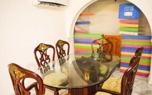 Wonderland Hostel By GB Collection