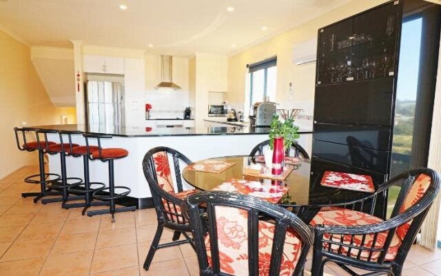 Ocean Breakers Holiday Apartments