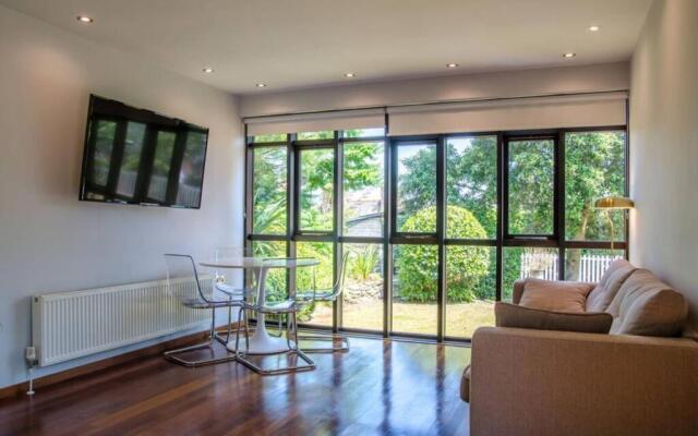 Luxury Summerhouse Annexe in lush gardens in Fowey