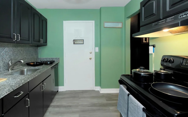 Spacious 3BR DTWN Condo with Pool