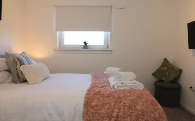 Honeywell House - Airdrie