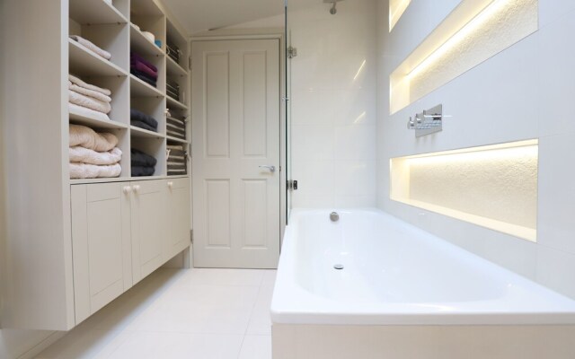 Luxury 2 Bedroom Battersea House With Garden