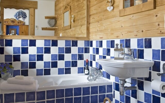 Aravis Holidays 7 Bedroom Chalet